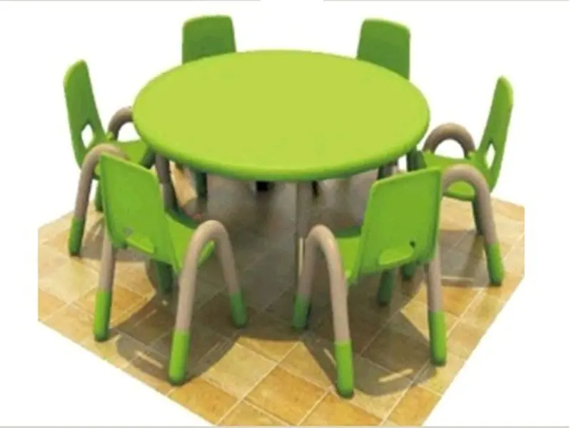 Juego de mesa y sillas infantil de plástico · 115 × 45 × 50 cm