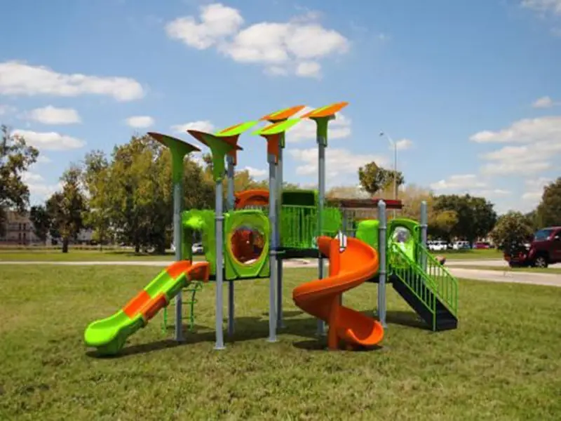 Playground exterior Serie Qing · 4.2 × 7.3 × 4.1 m